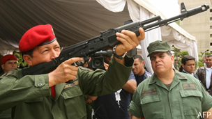 Chávez dispara arma