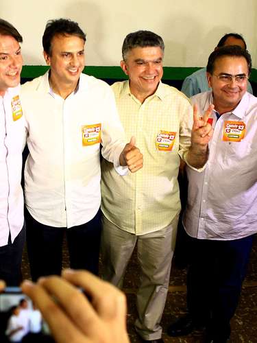 O governador do Ceará, Cid Gomes, ao lado do candidato Camilo Santana do PT, sua vice Izolda e do prefeito Clodoveu Arruda em Sobral (CE)