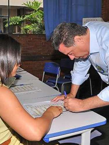 O candidato ao governo de Goiás, Marconi Perillo (PSDB) votou na manhã deste domingo (26)
