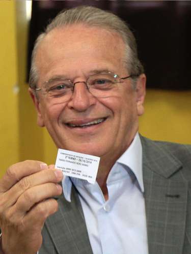 Tarso Genro, candidato à reeleição a governador do Rio Grande do Sul, votou na manhã deste domingo em Porto Alegre