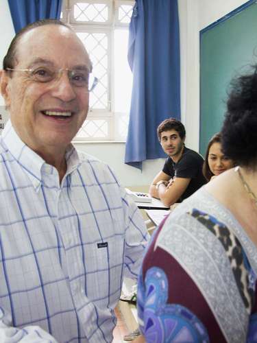 Paulo Maluf vota acompanhado de sua esposa Sylvia Maluf na FESP (Faculdade de Engenharia de São Paulo), em São Paulo