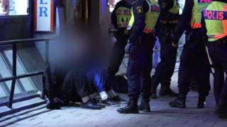 La policía sueca se desplegó en el centro de Estocolmo para evitar agresiones a inmigrantes