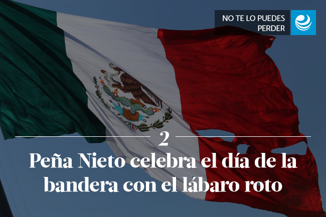 Peña Nieto celebra el día de la bandera con el lábaro roto