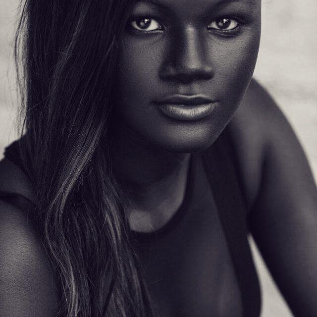 Al llegar a París desde Senegal, Khoudia Diop sufrió bullying en la escu...
